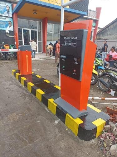 Instalasi Parkir Project 1 - Sistem Parkir Otomatis ANPR QRCode Prisai Digital Teknologi